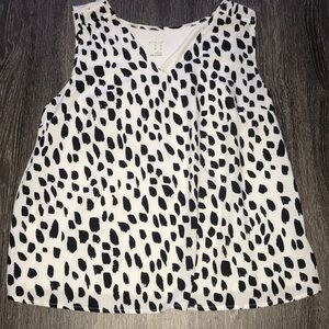 White and black loose blouse